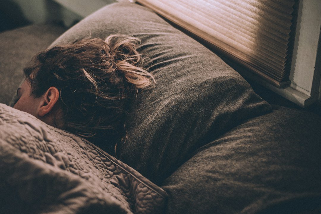 Woman in bed illustrating difficulty sleeping and persistent insomnia